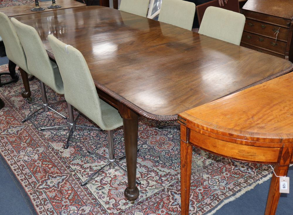 A Georgian style mahogany drop leaf extending dining table, 230cm extended (two spare leaves), D.110cm, H.72cm